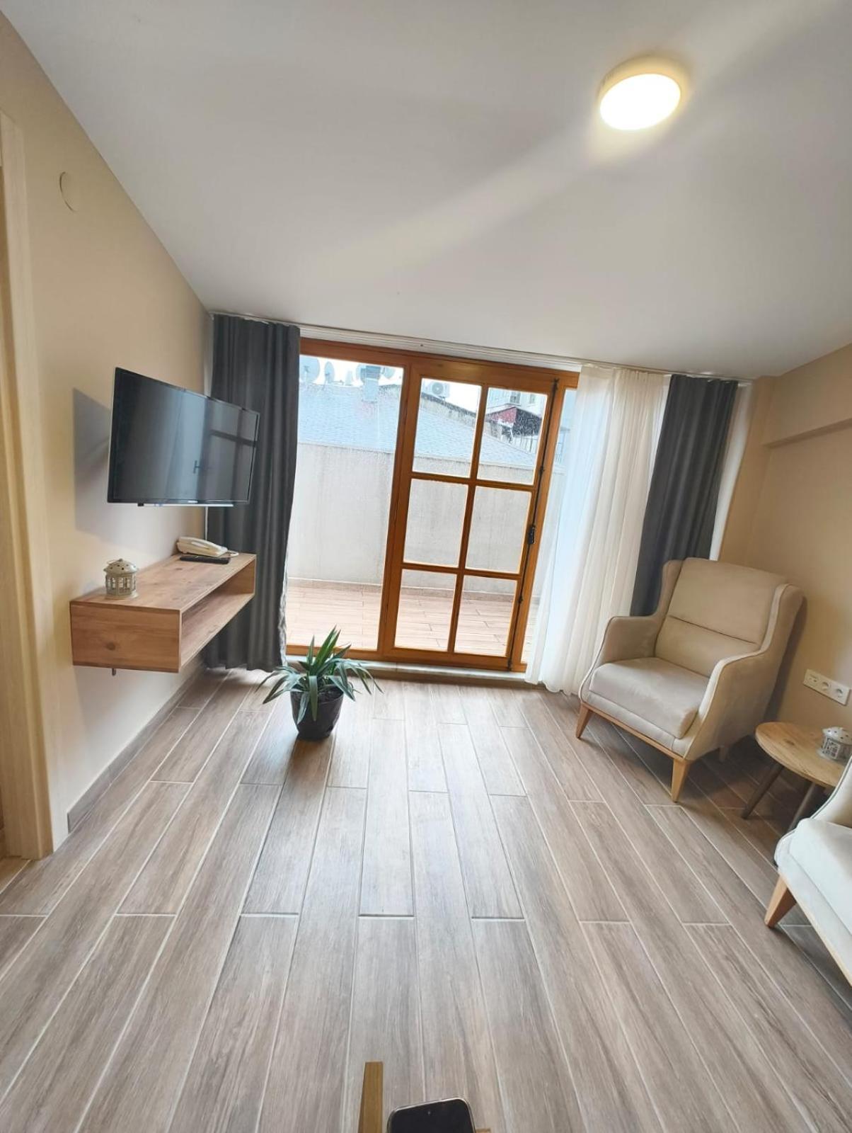 Majestik Hotel Istanboel Buitenkant foto