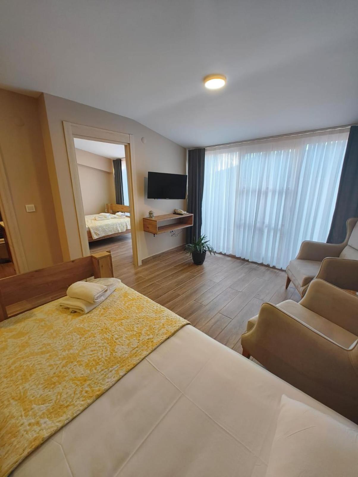Majestik Hotel Istanboel Buitenkant foto