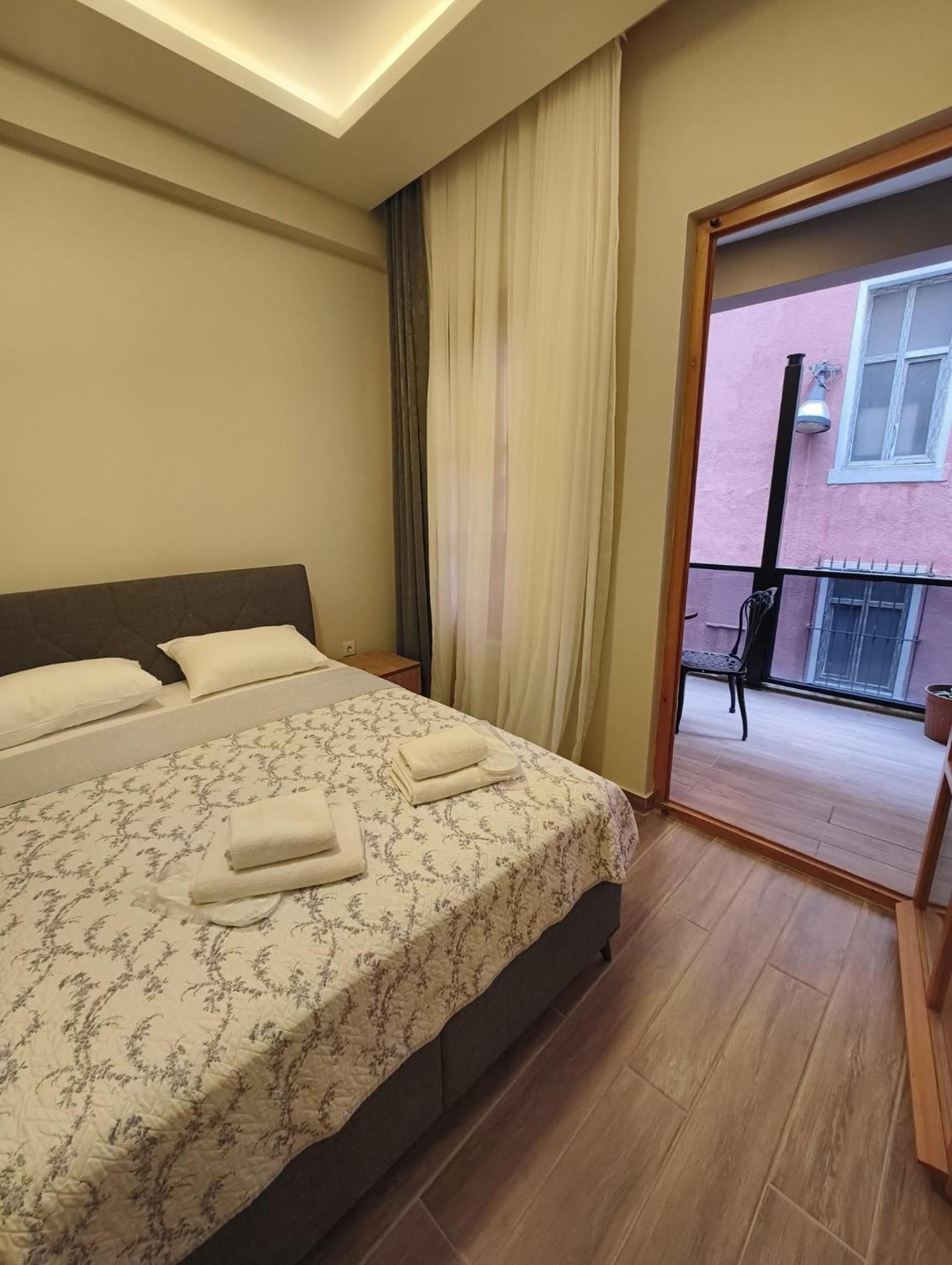 Majestik Hotel Istanboel Buitenkant foto