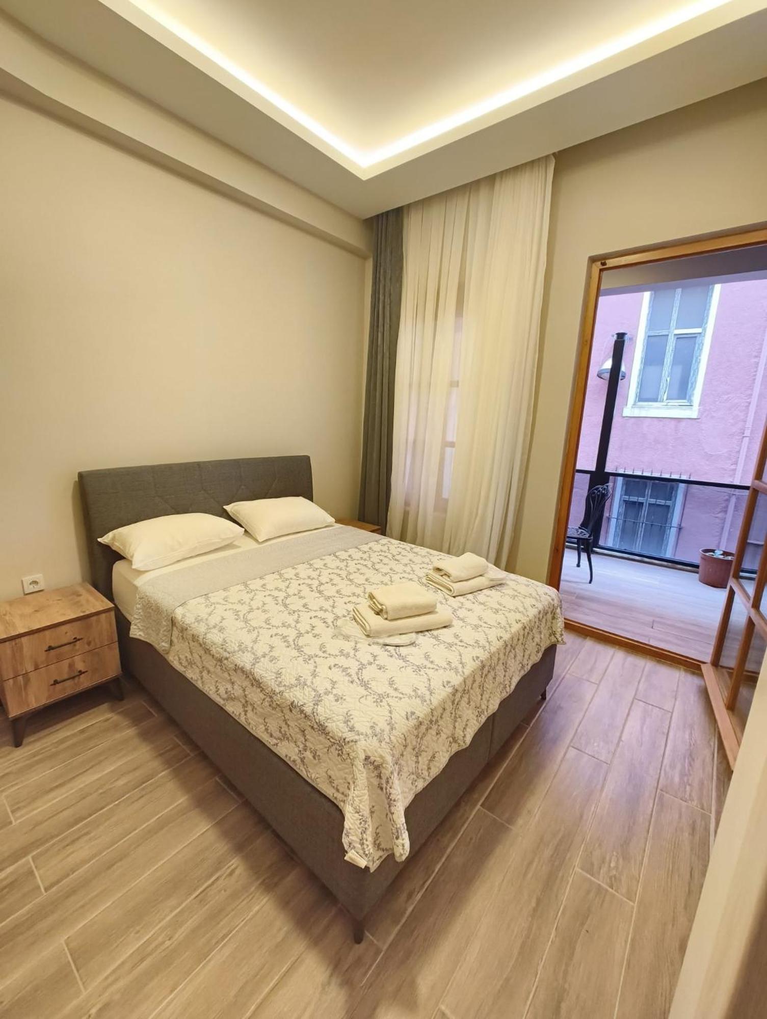 Majestik Hotel Istanboel Buitenkant foto