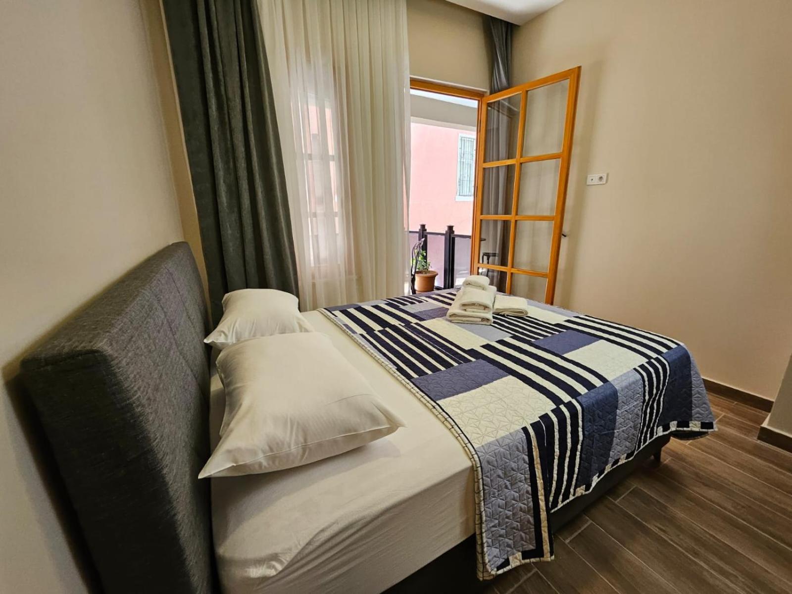 Majestik Hotel Istanboel Buitenkant foto